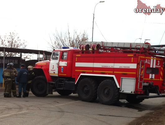 В Оренбурге по неизвестной причине вспыхнул автомобиль